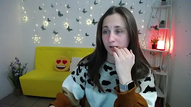 MichelLeee online show from April 22, 2026, 11:39 am