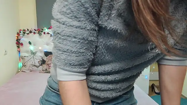 Snapshot of MichelLeee chatting on March 12, 2026, 12:09 pm MichelLeee online show from March 12, 2026, 12:09 pm