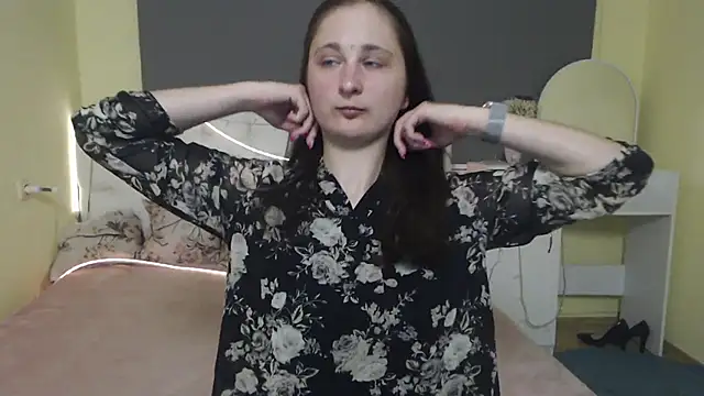 MichelLeee online show from May 5, 2026, 11:35 am