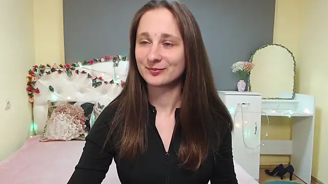 Snapshot of MichelLeee chatting on March 17, 2026, 12:30 pm MichelLeee online show from March 17, 2026, 12:30 pm