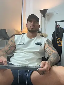 DimitriSullivan  online show from July 31, 2026, 10:40 pm