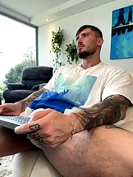 DimitriSullivan  online show from October 3, 2025, 9:27 pm