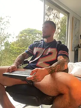 DimitriSullivan  online show from December 18, 2025, 2:43 pm