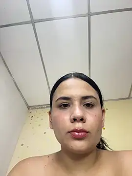 Leyna Kenet online show from June 10, 2026, 3:19 am