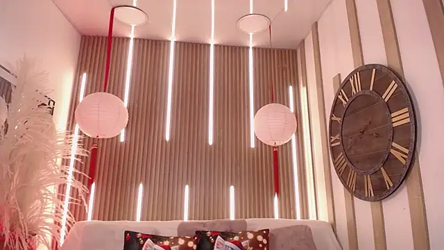 Aniie Doll online show from December 20, 2025, 8:44 pm