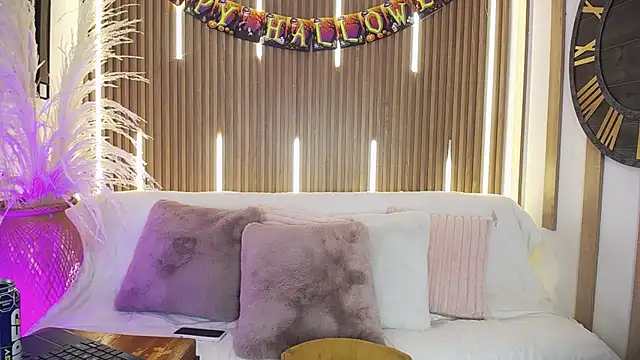 Aniie Doll online show from October 27, 2025, 8:21 pm