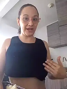 nicolle milf1978 online show from June 10, 2026, 12:50 pm