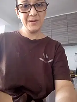 nicolle milf1978 online show from August 1, 2026, 12:47 pm