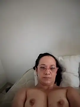 nicolle milf1978 online show from May 3, 2026, 12:42 pm