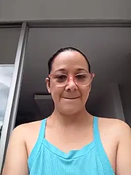 nicolle milf1978 online show from June 6, 2026, 12:54 pm
