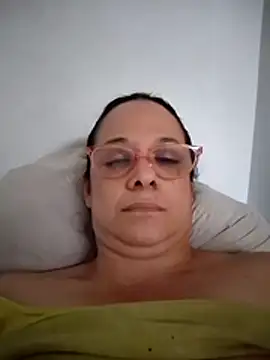 nicolle milf1978 online show from June 25, 2026, 12:10 pm