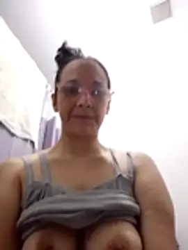 nicolle milf1978 online show from June 14, 2026, 4:25 am