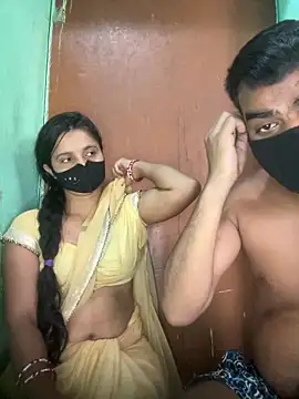 Suhani512 online show from May 3, 2026, 3:44 am