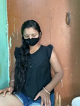 Snapshot of Suhani512 chatting on February 19, 2026, 5:04 am Suhani512 online show from February 19, 2026, 5:04 am