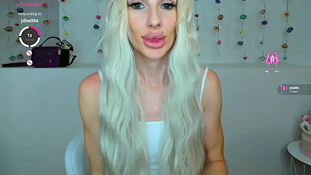 Lana kitty   online show from September 22, 2025, 10:16 pm