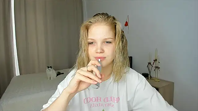 Snapshot of Xloe_Queen chatting on February 22, 2026, 11:12 am Xloe Queen online show from February 22, 2026, 11:12 am