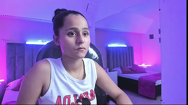 Giselle Roldan online show from April 29, 2026, 4:49 am