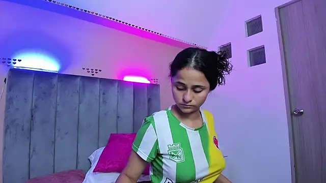Giselle Roldan online show from June 18, 2026, 9:14 am