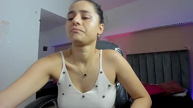 Giselle Roldan online show from March 7, 2026, 7:52 pm