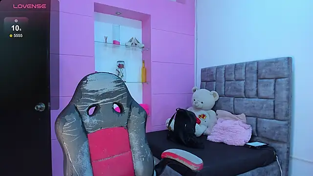 jisoo   online show from September 30, 2025, 1:17 pm