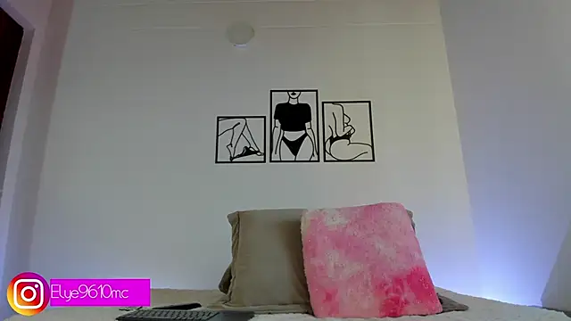 ellie mcdonald online show from October 6, 2025, 10:10 pm