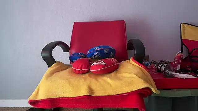 Snapshot of skarfosbabes69 chatting on February 16, 2026, 1:43 pm skarfosbabes69 online show from February 16, 2026, 1:43 pm