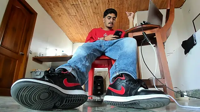 Snapshot of latin_bbc chatting on February 5, 2026, 9:43 pm latin bbc online show from February 5, 2026, 9:43 pm