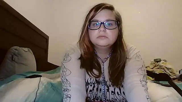 HoneyBear19 online show from February 5, 2026, 3:46 am