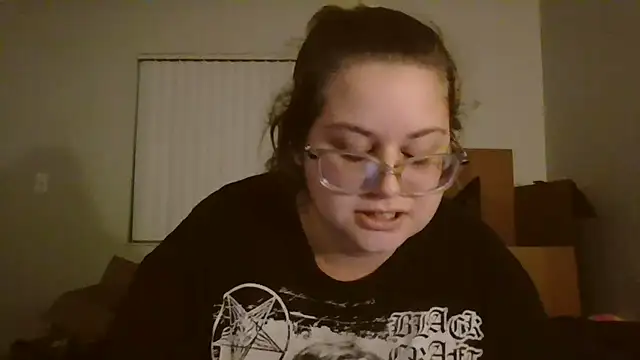 HoneyBear19 online show from December 8, 2024, 8:20 am