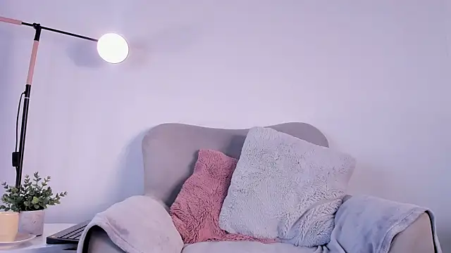 Snapshot of EmmaaCoel chatting on February 22, 2025, 7:14 pm EmmaaCoel online show from February 22, 2025, 7:14 pm