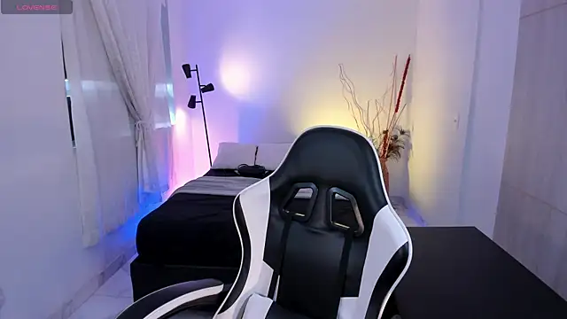 AnabelWolf online show from September 8, 2025, 4:39 pm