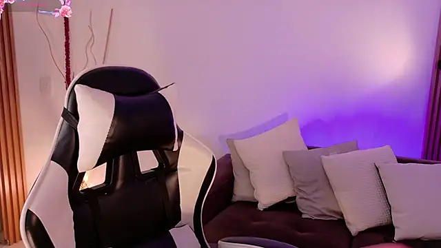 AnabelWolf online show from June 18, 2026, 3:28 pm