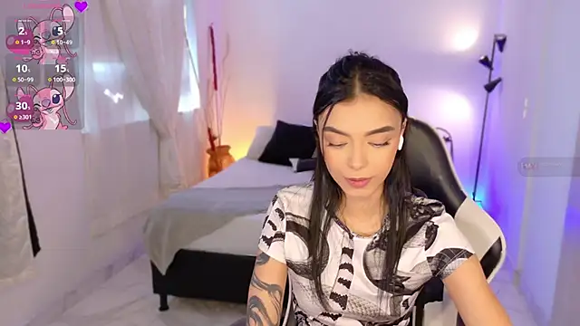 AnabelWolf online show from November 3, 2025, 6:44 pm