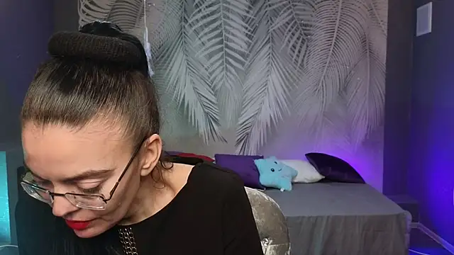 Snapshot of Rose_Noir chatting on December 17, 2024, 12:33 pm Rose Noir online show from December 17, 2024, 12:33 pm