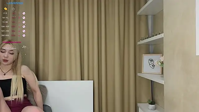 DarlineCoatsworth online show from March 19, 2025, 10:11 am