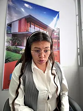 LIZ-06  online show from December 2, 2025, 1:35 pm