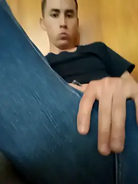 EE9EE9 online show from December 13, 2024, 5:21 pm