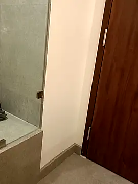 EE9EE9 online show from January 8, 2026, 12:33 pm