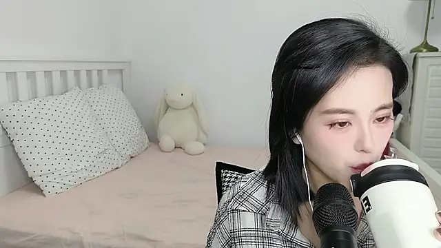 XINXINh online show from December 18, 2024, 7:15 am