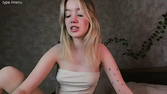 Snapshot of cutiemia0 chatting on March 13, 2026, 6:51 am cutiemia0 online show from March 13, 2026, 6:51 am