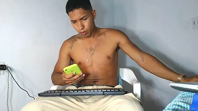 maximo vega newv online show from December 3, 2025, 8:52 pm