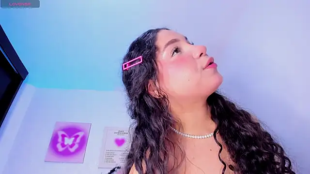 amandalee01 online show from October 27, 2025, 6:42 pm