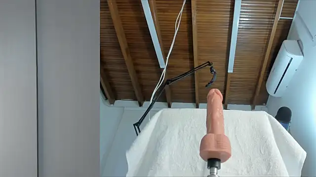 Lucy carter  online show from September 11, 2025, 1:33 pm