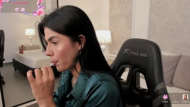 stephanya  online show from June 12, 2026, 7:55 pm