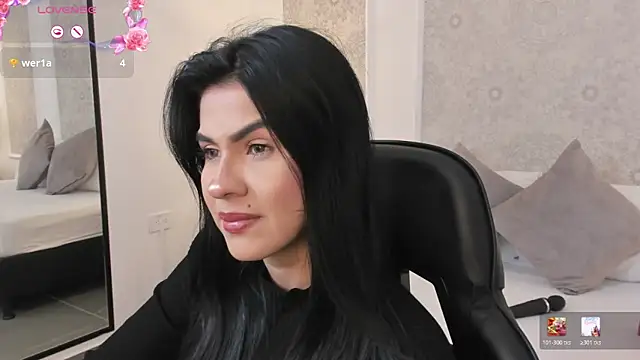 stephanya  online show from May 19, 2026, 7:32 pm