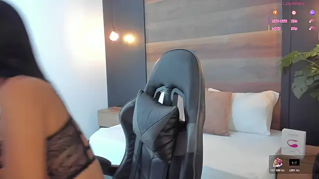 stephanya  online show from November 1, 2025, 6:57 pm