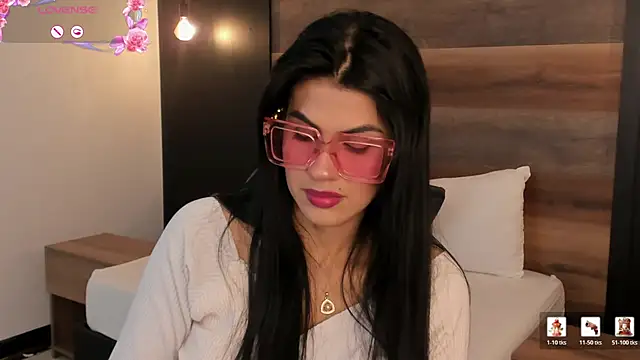 stephanya  online show from April 23, 2026, 7:59 pm