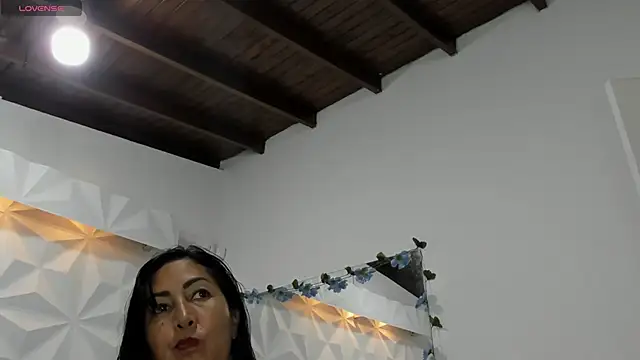 Snapshot of CHantal_33 chatting on January 22, 2025, 12:06 am CHantal 33 online show from January 22, 2025, 12:06 am