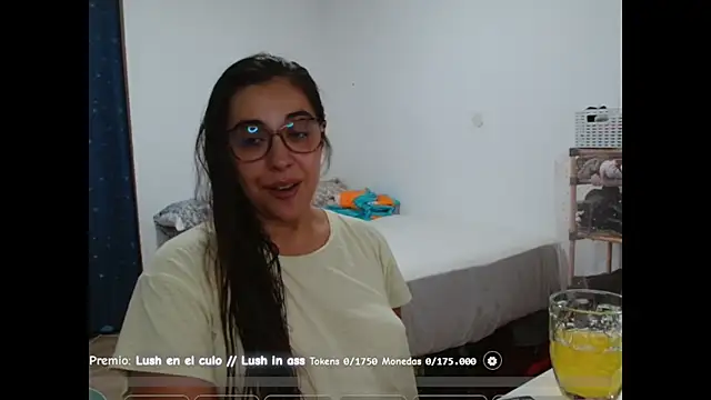 Ursumi1 online show from September 18, 2025, 8:01 pm