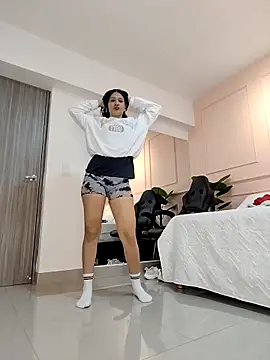 SHARONN     online show from October 9, 2025, 4:13 am